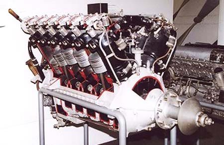 Музей BMW  : авиационные двигатели BMW, поршневой V образный. 
